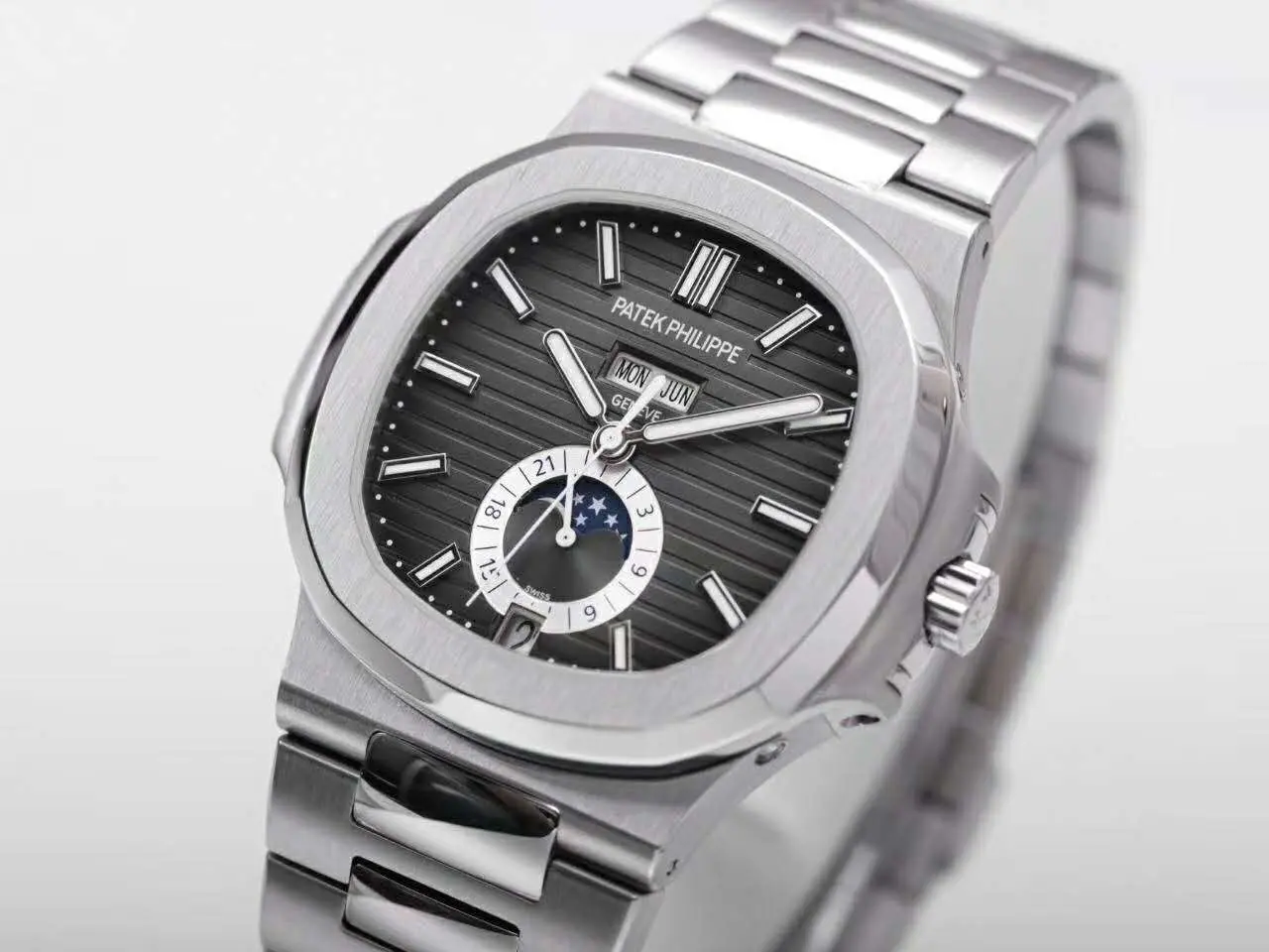 Nautilus 5726/1A-001 Grey Dial in Steel - Image 2