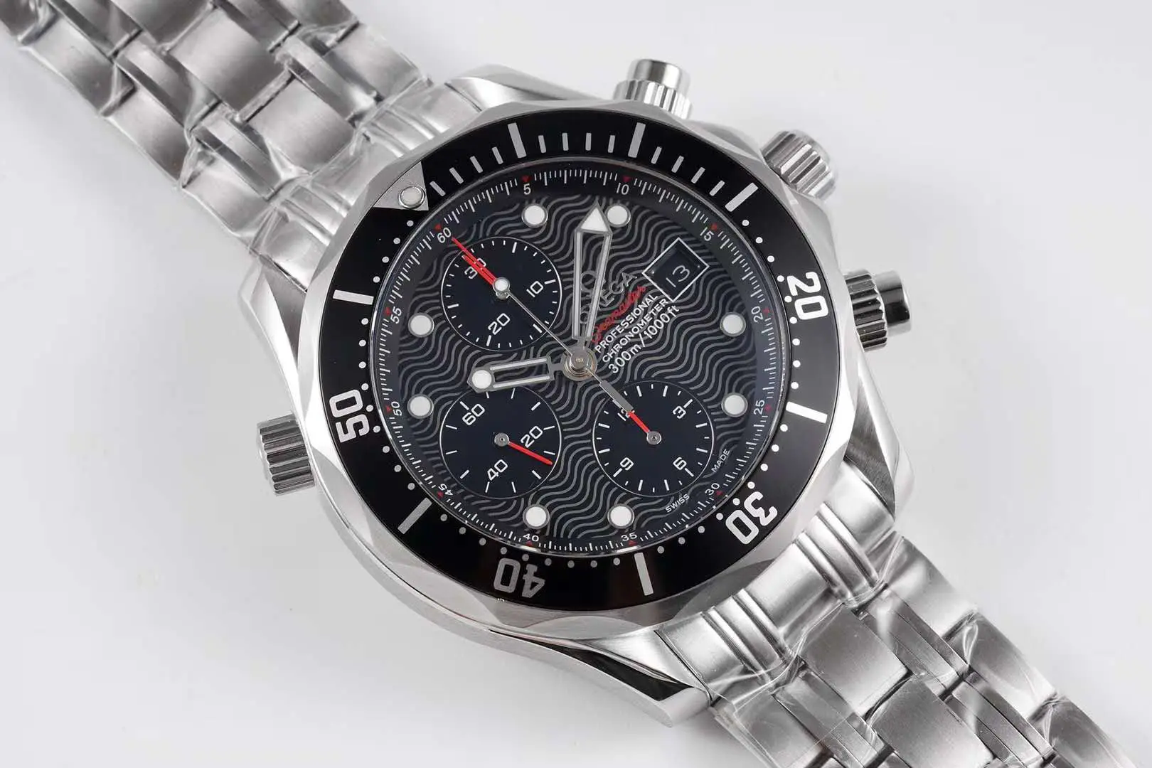 Seamaster Diver 300m chronographe cadran noir sur bracelet – Image 2