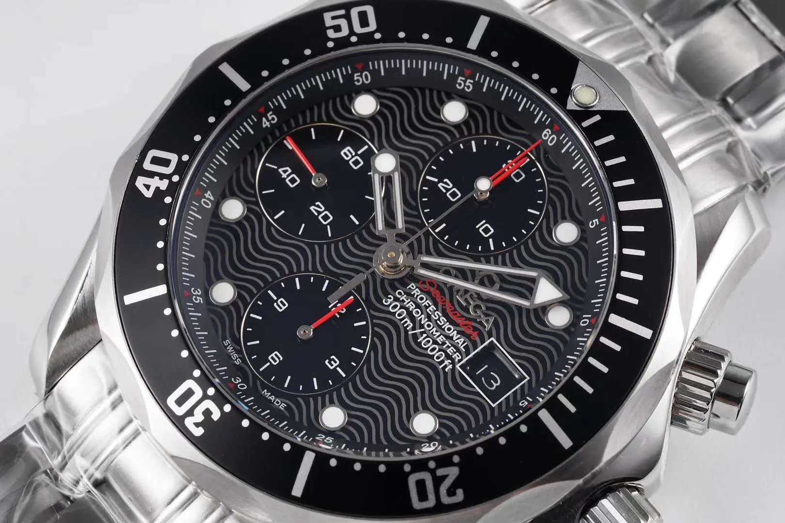 Seamaster Diver 300m chronographe cadran noir sur bracelet – Image 4