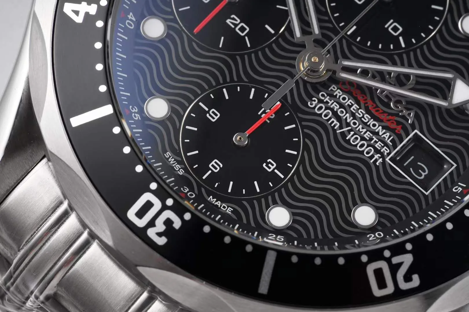Seamaster Diver 300m chronographe cadran noir sur bracelet – Image 5