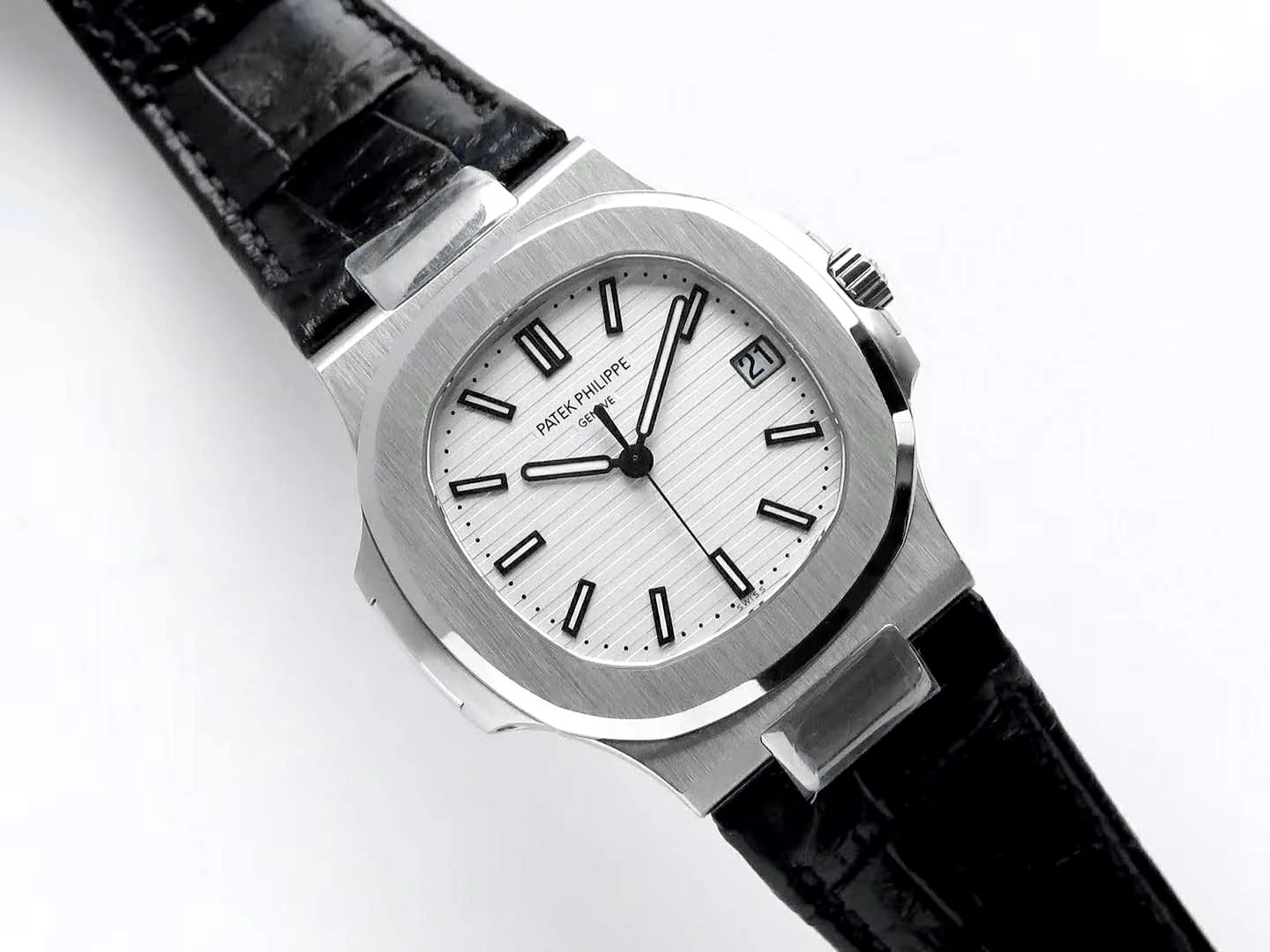 Nautilus Jumbo 5711 weißes Zifferblatt in Stahl mit schwarzem Lederarmband – Bild 2