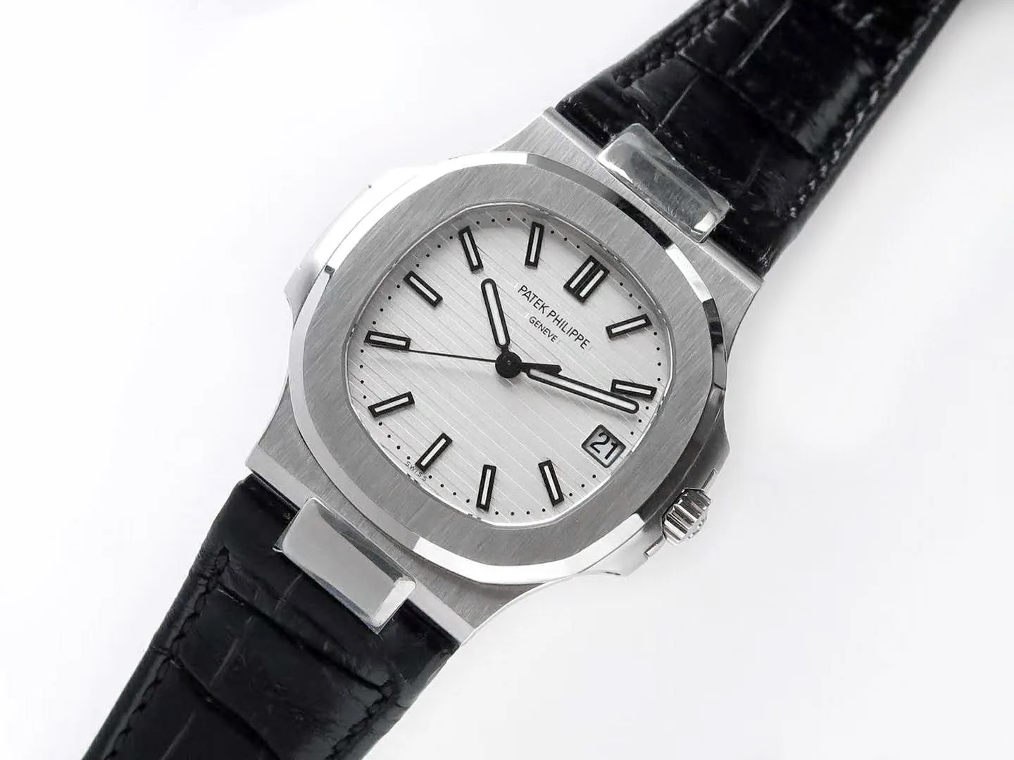Nautilus Jumbo 5711 weißes Zifferblatt in Stahl mit schwarzem Lederarmband – Bild 5