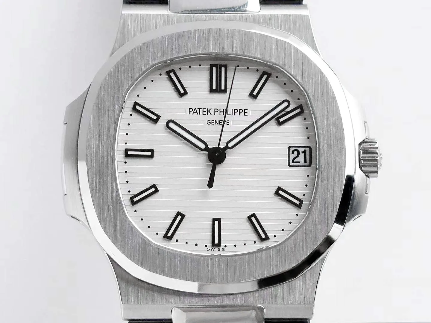 Nautilus Jumbo 5711 weißes Zifferblatt in Stahl mit schwarzem Lederarmband – Bild 3