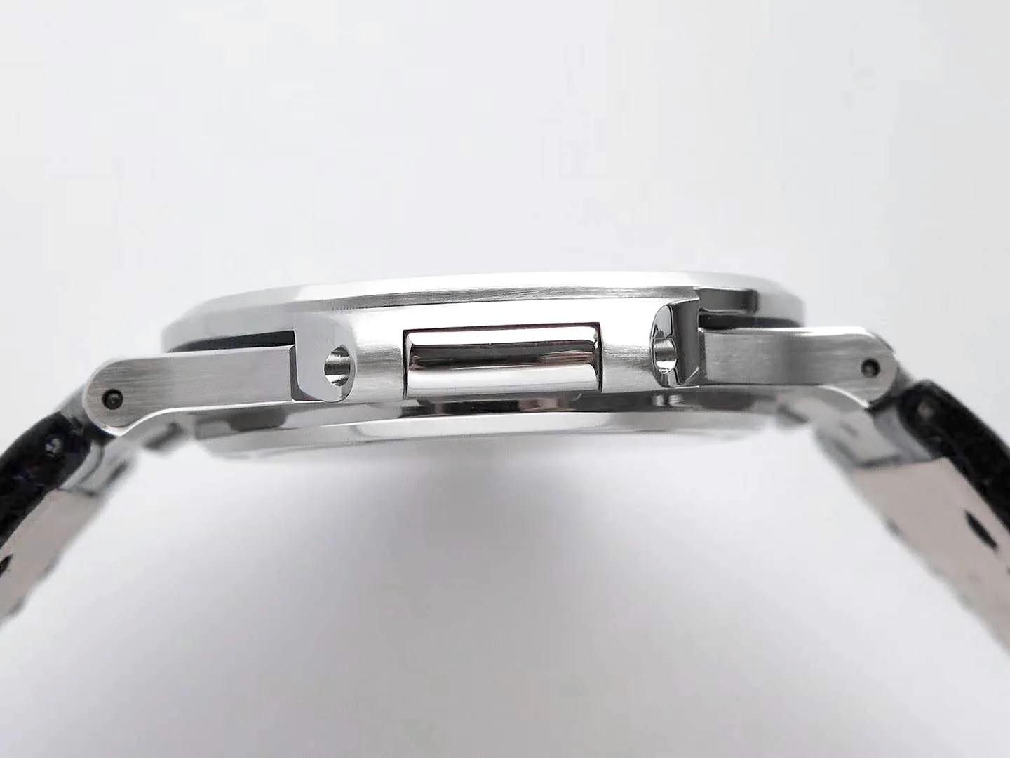 Nautilus Jumbo 5711 weißes Zifferblatt in Stahl mit schwarzem Lederarmband – Bild 10