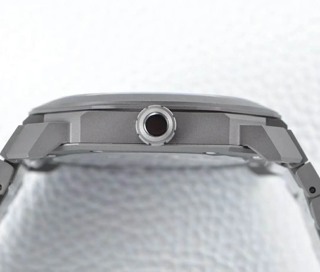 Octo Finissimo Grey Dial - Image 9