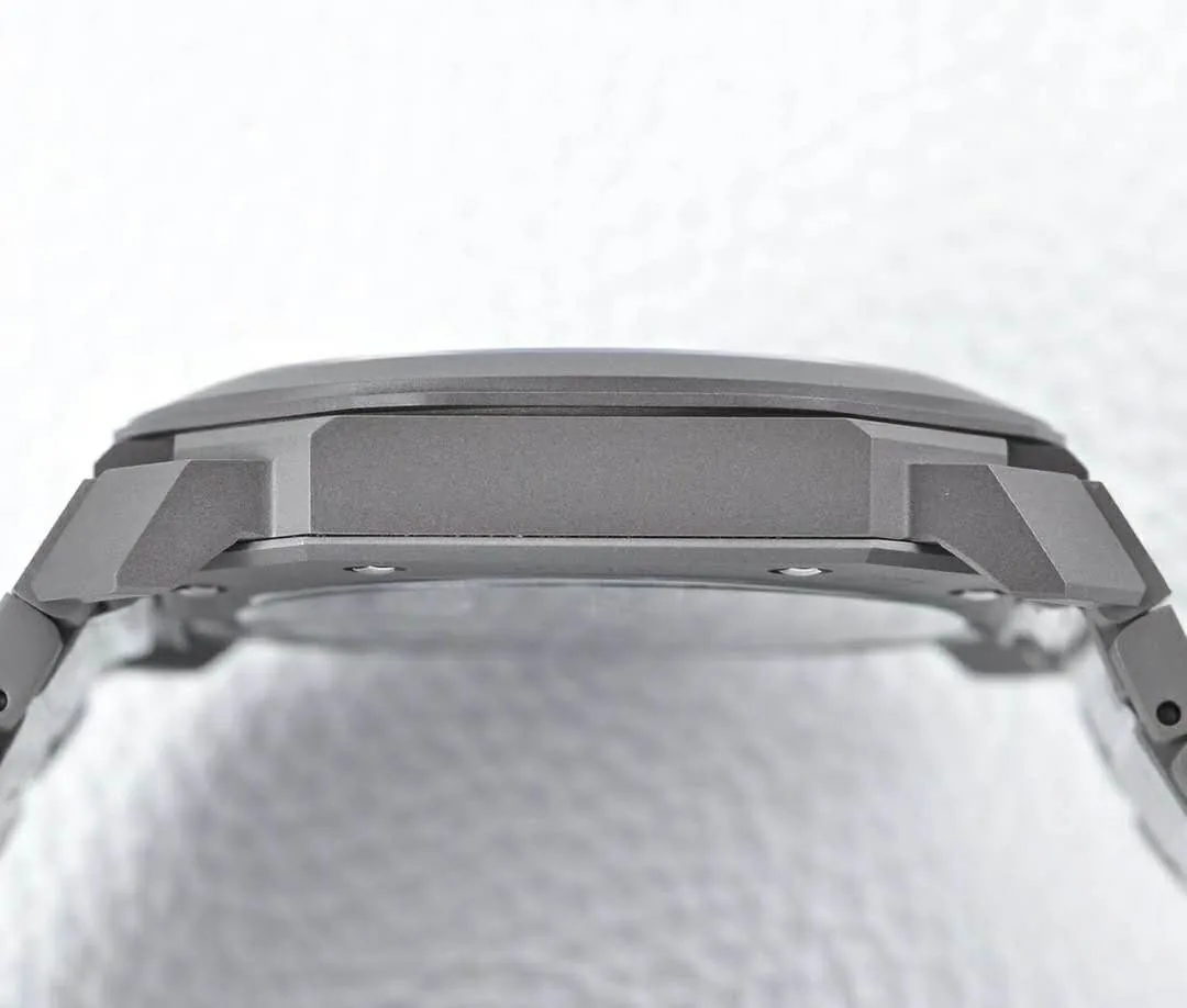 Octo Finissimo Grey Dial - Image 8