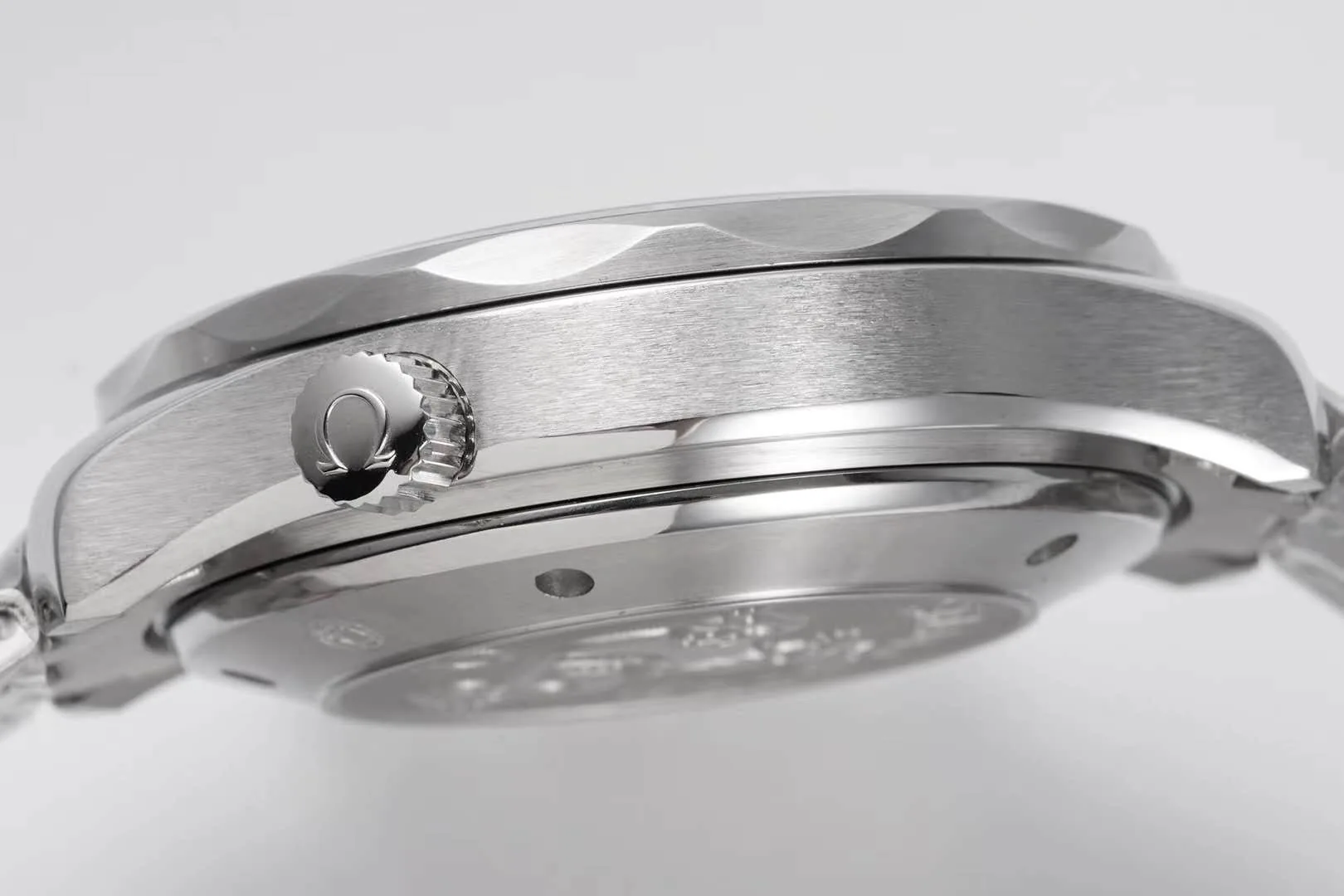 Seamaster Diver 300m chronographe cadran noir sur bracelet – Image 8