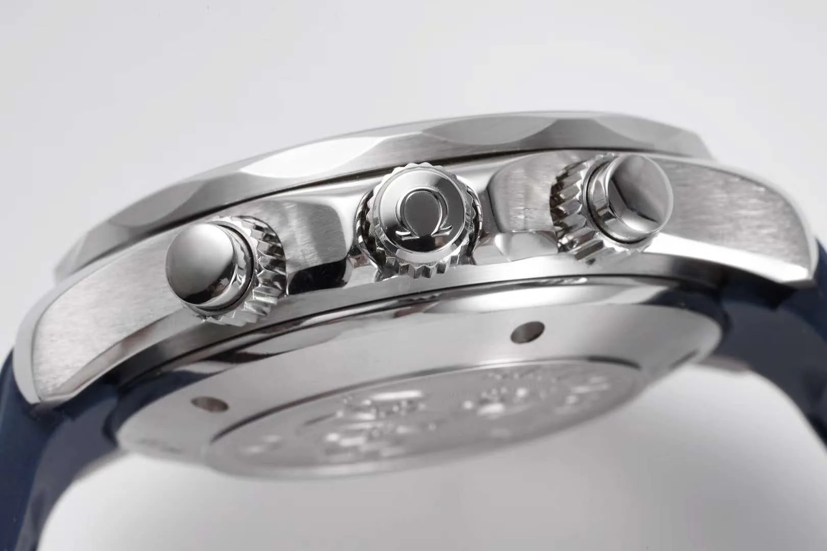 Seamaster Diver 300m chronographe cadran bleu sur bracelet en caoutchouc – Image 8