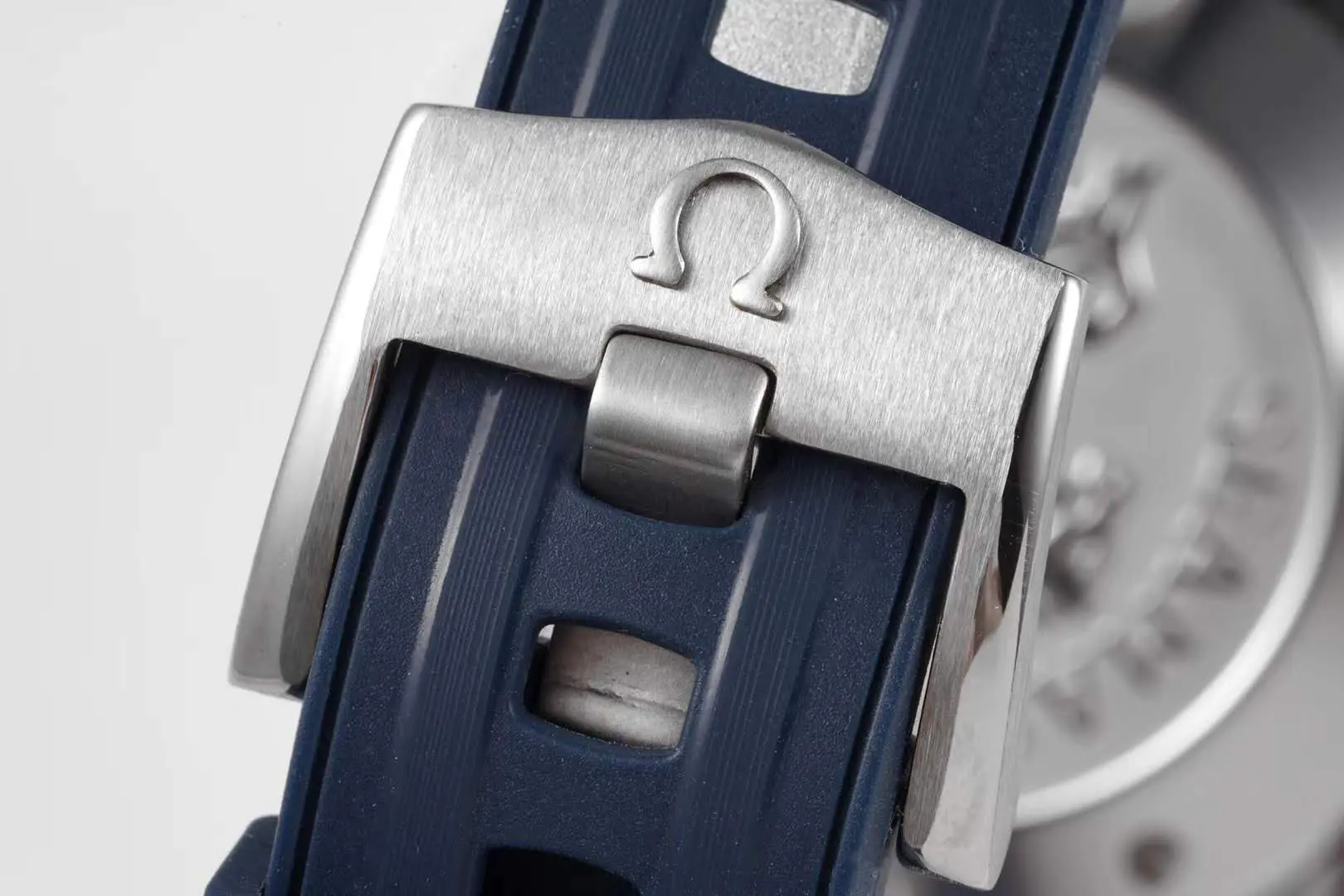 Seamaster Diver 300m chronographe cadran bleu sur bracelet en caoutchouc – Image 6