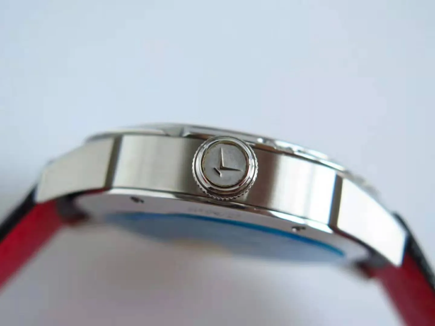 Wristmons Crown with Tie - Image 6