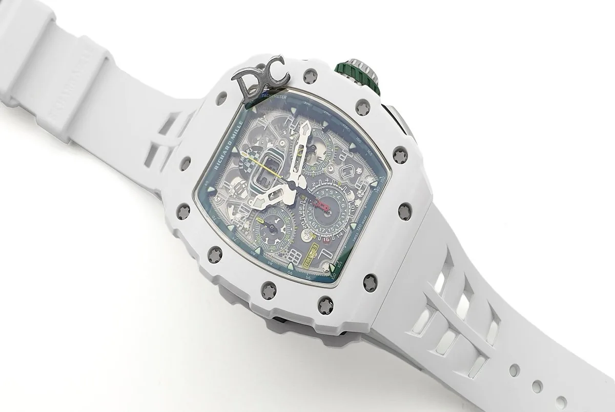 RM 011-02 Le Mans Classic Chronograph in Grün am weißen Kautschukarmband – Bild 2