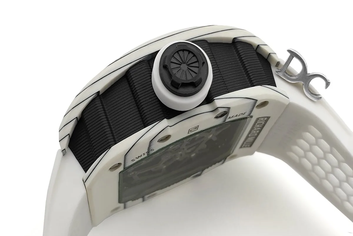 RM 035-02 Black Toro Americas in NTPT-Carbon am weißen Kautschukarmband – Bild 7