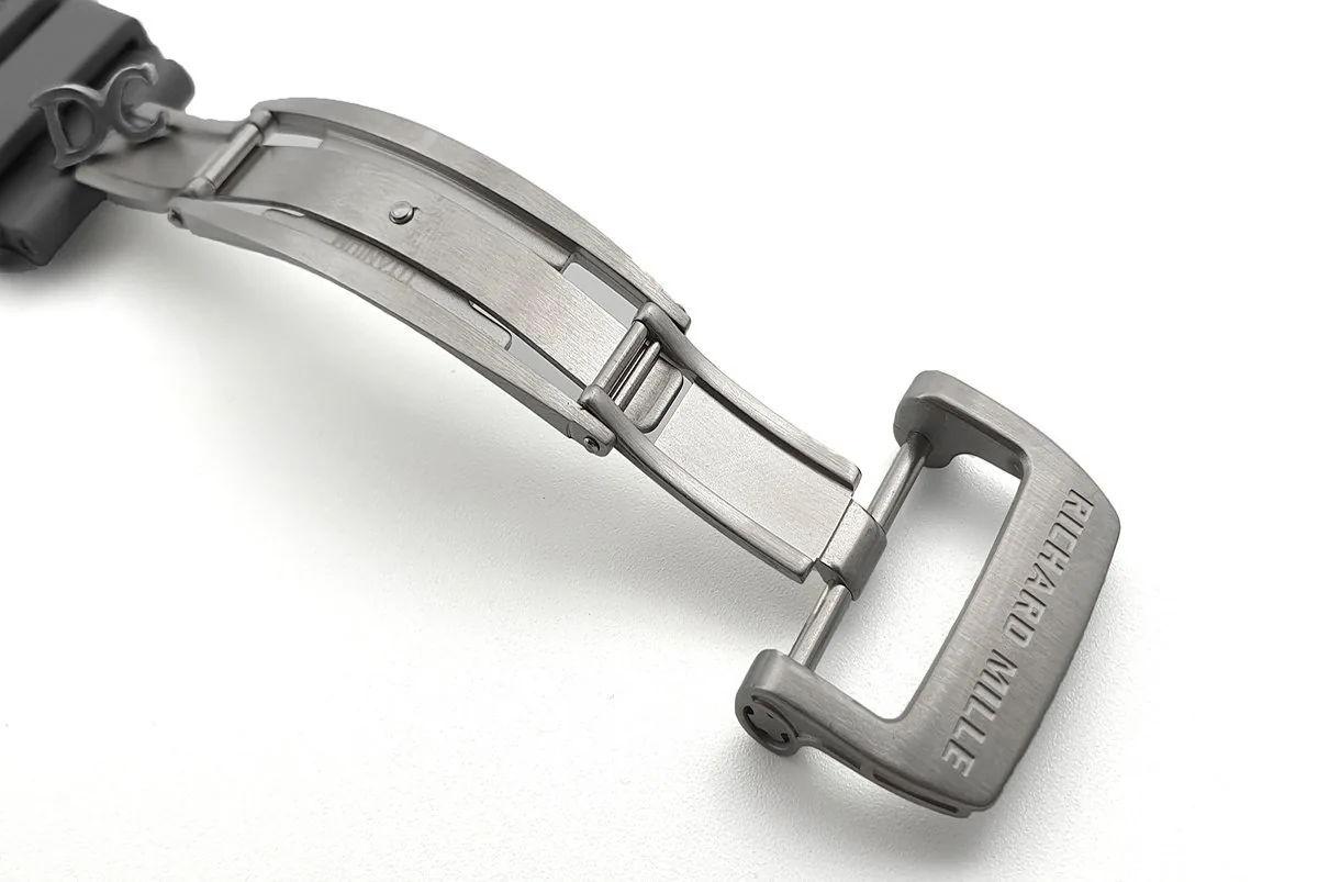 RM 011 Saint Tropez Polo Club céramique ATZ blanche et titane sur bracelet en caoutchouc gris – Image 5