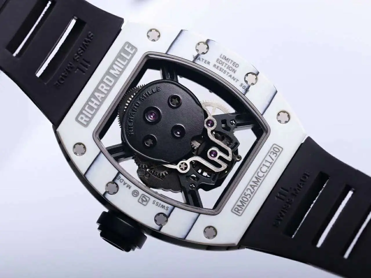 RM 052-01 Tourbillon Black Skull in weißem NTPT-Carbon – Bild 4