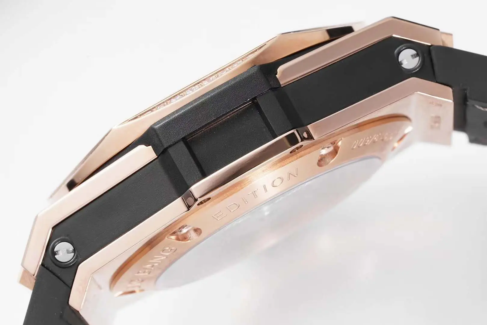 Big Bang Unico Sang Bleu in Roségold mit Diamantlünette am braunen Lederarmband – Bild 8