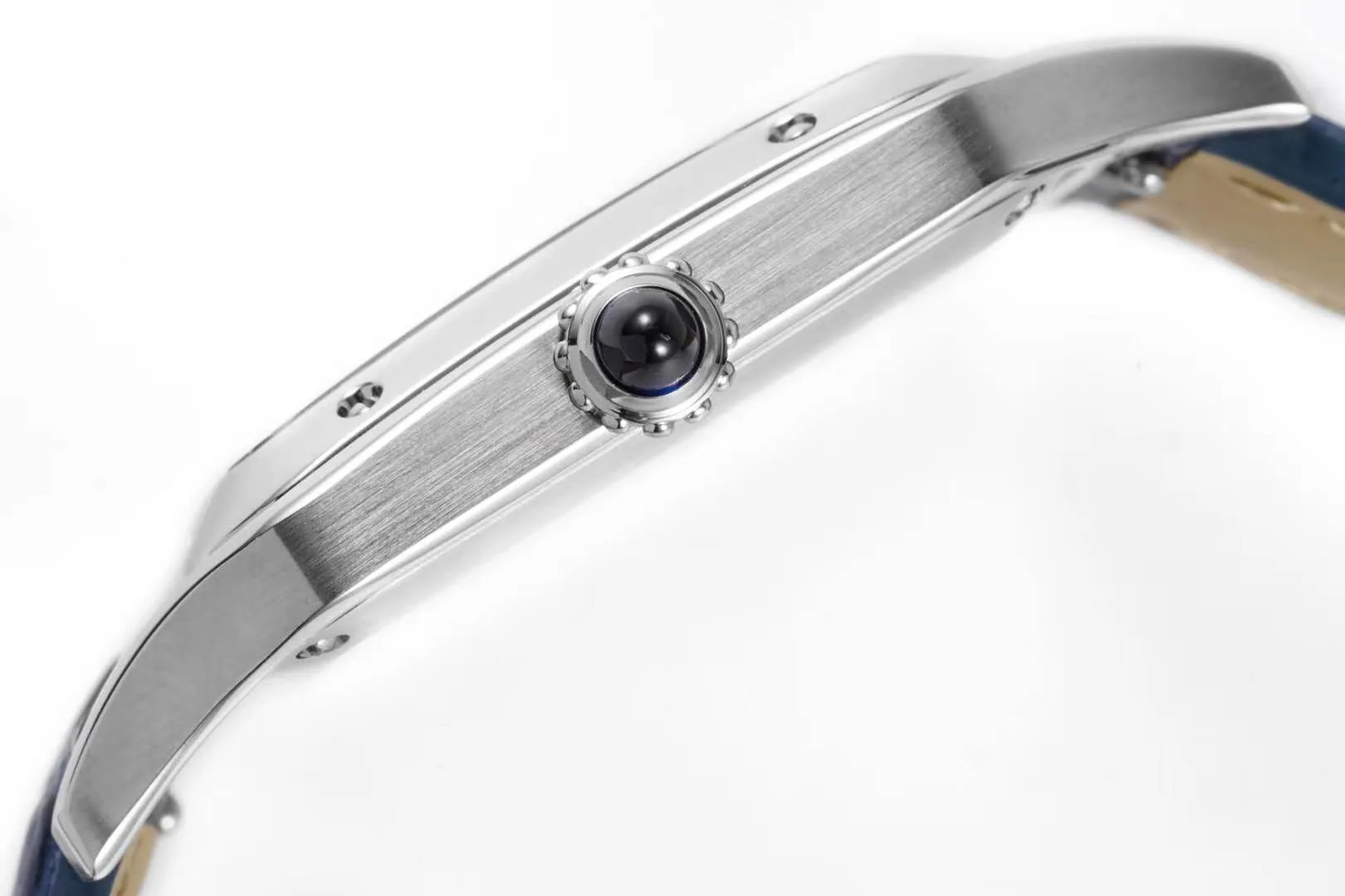 Santos-Dumont weißes Zifferblatt in Stahl am blauen Lederarmband – Bild 7