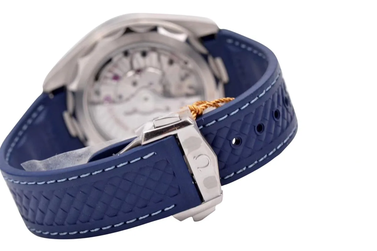 Seamaster Aqua Terra Worldtimer Master Chronometer esfera azul con correa de caucho azul - Imagen 7