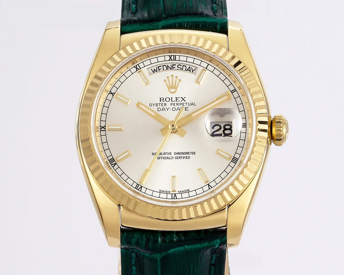 Day-Date 40 esfera verde en oro amarillo con correa de piel - Imagen 4