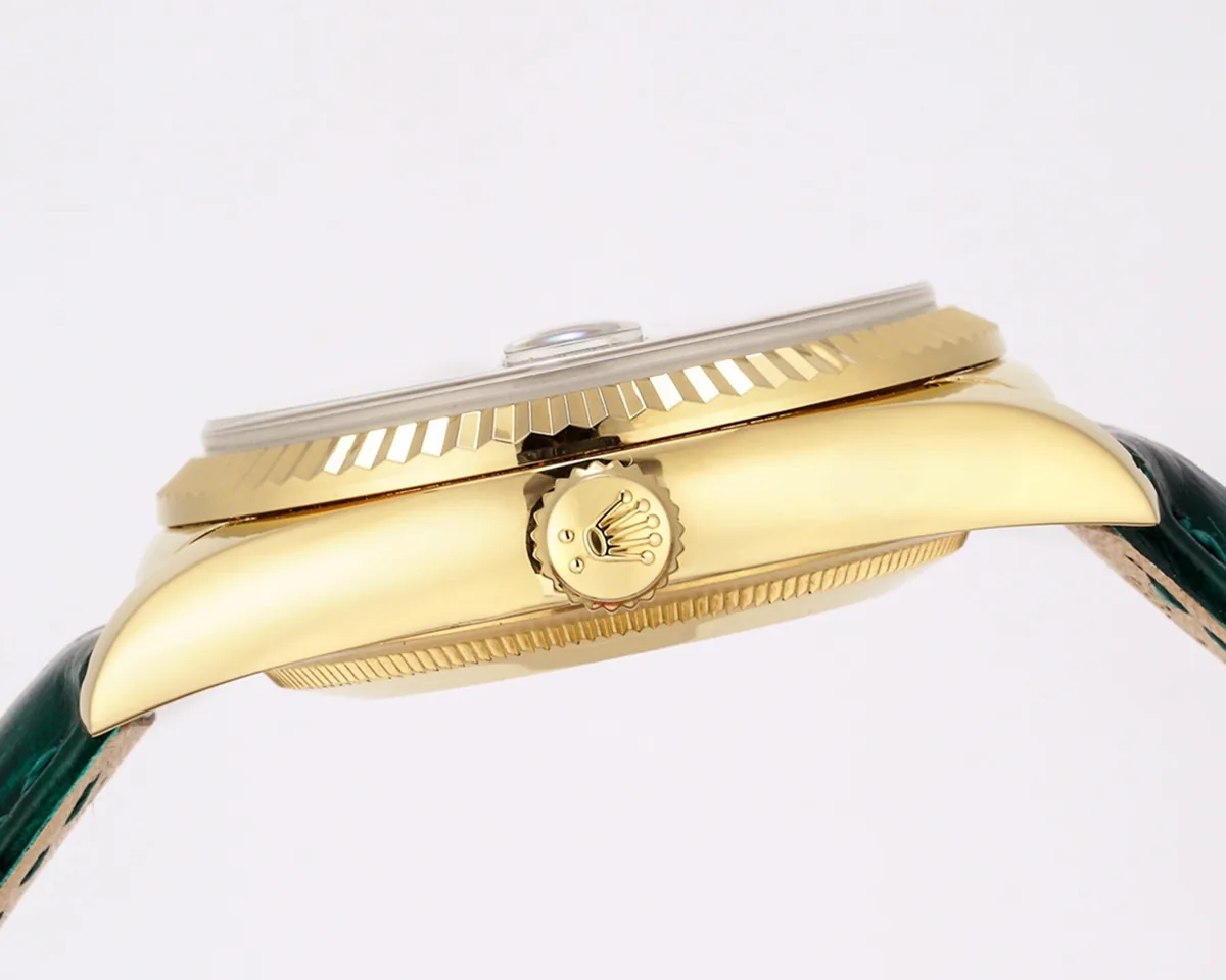 Day-Date 40 esfera verde en oro amarillo con correa de piel - Imagen 6