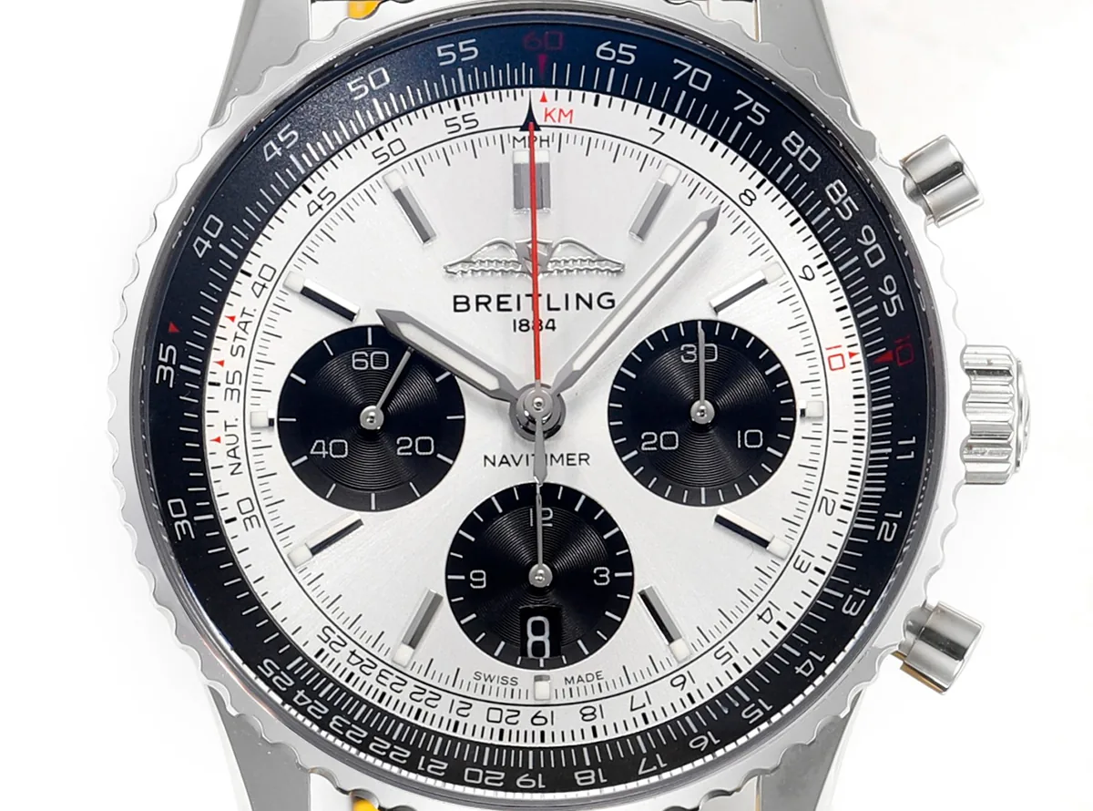 Navitimer B01 Chronograph 43 silbernes Zifferblatt in Stahl am Lederarmband Ref. AB0138241G1P1 – Bild 6