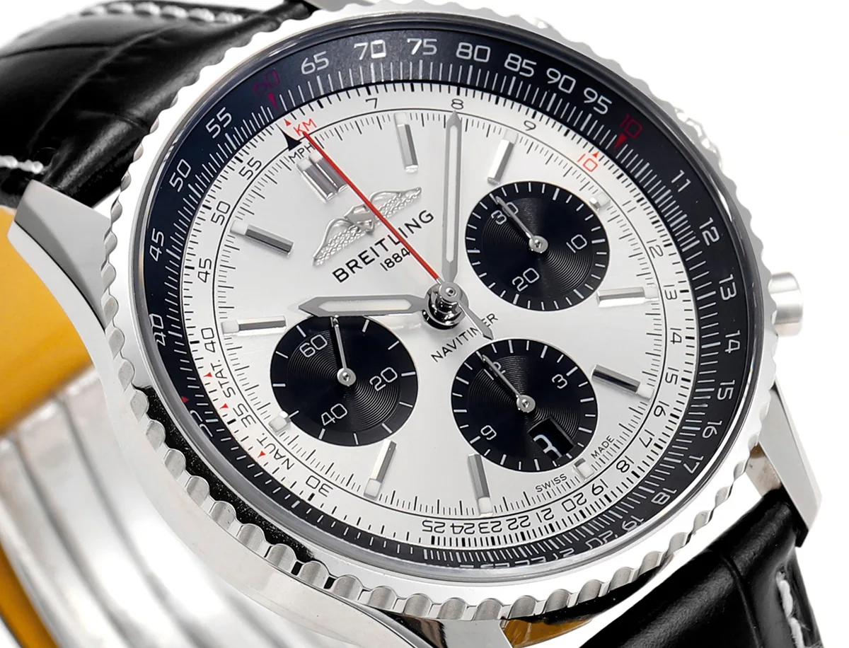 Navitimer B01 Chronograph 43 silbernes Zifferblatt in Stahl am Lederarmband Ref. AB0138241G1P1 – Bild 4