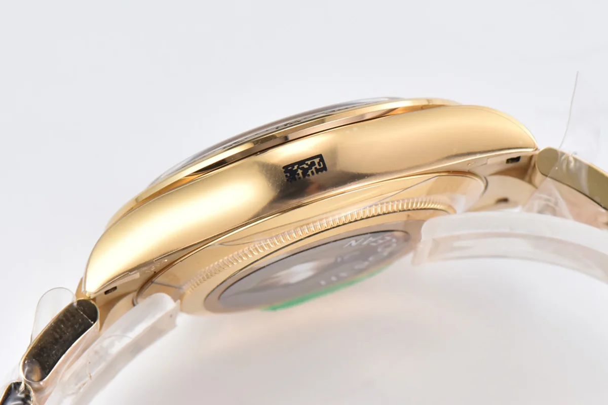 Daytona 116508 Black Dial with Diamond Markers in Yellow Gold