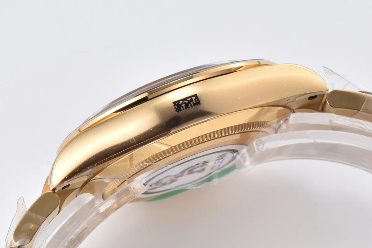 Daytona 116508 Champagne/Black Dial in Yellow Gold