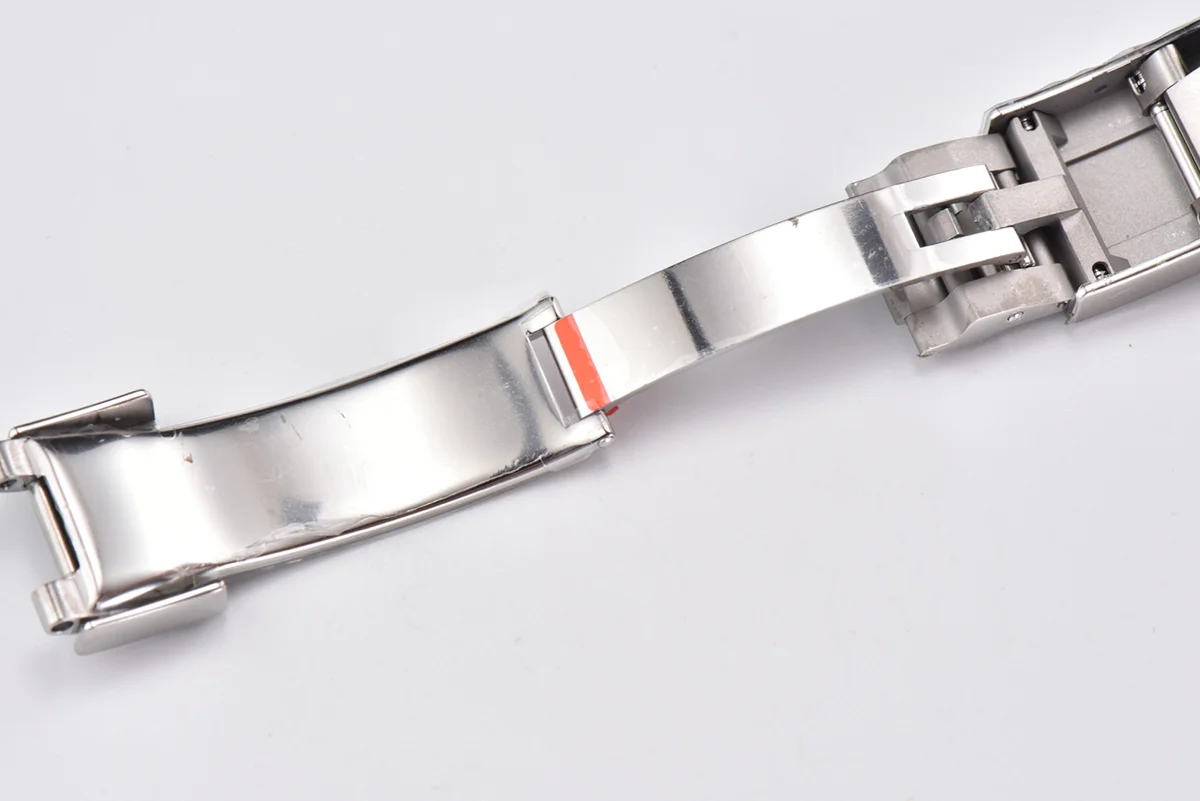 Daytona 116519 White Dial in White Gold on Rubber Strap