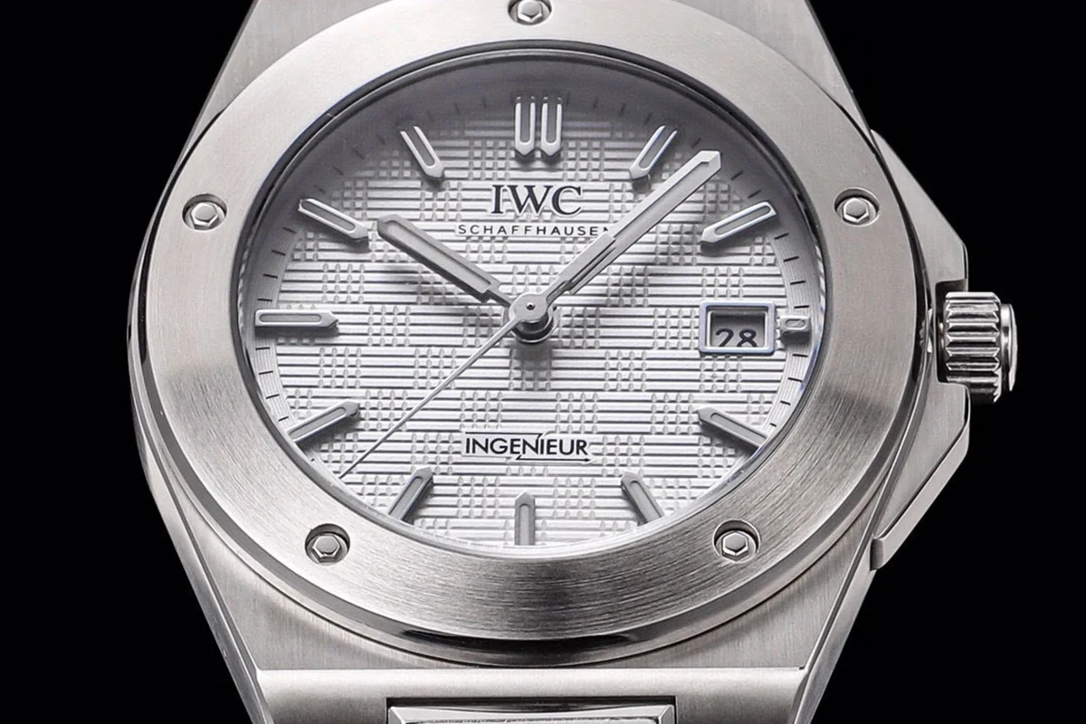 Ingenieur IW328902 Silver Dial Automatic 40