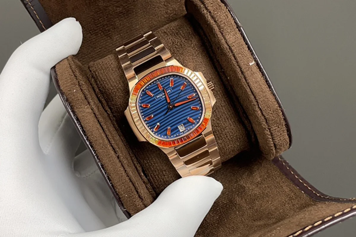 Nautilus 7118 Blue Dial with Diamond Markers in Rose Gold