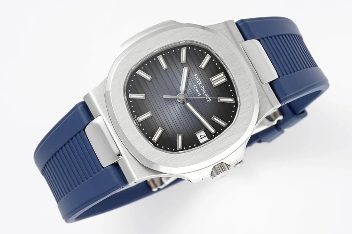 Nautilus Jumbo 5711/1A Blue Dial on Rubber Strap
