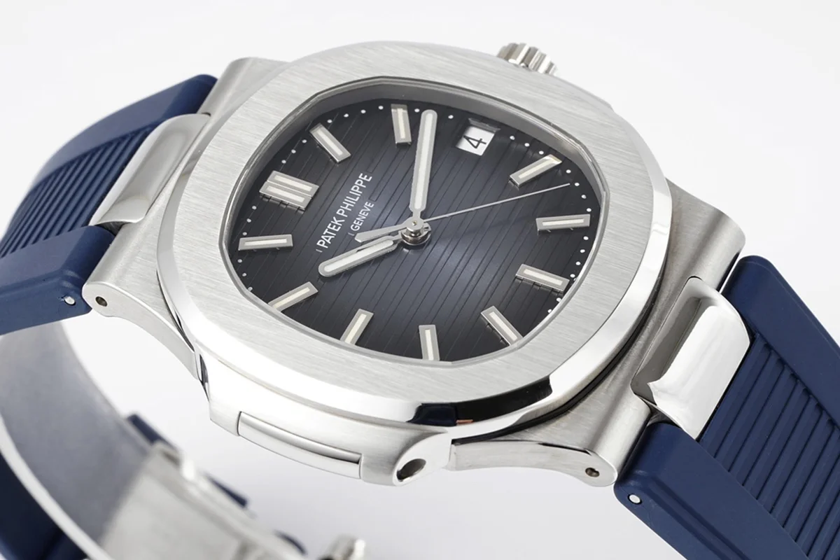 Nautilus Jumbo 5711/1A Blue Dial on Rubber Strap