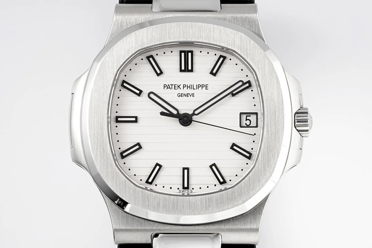 Nautilus Jumbo 5711/1A White Dial on Rubber Strap