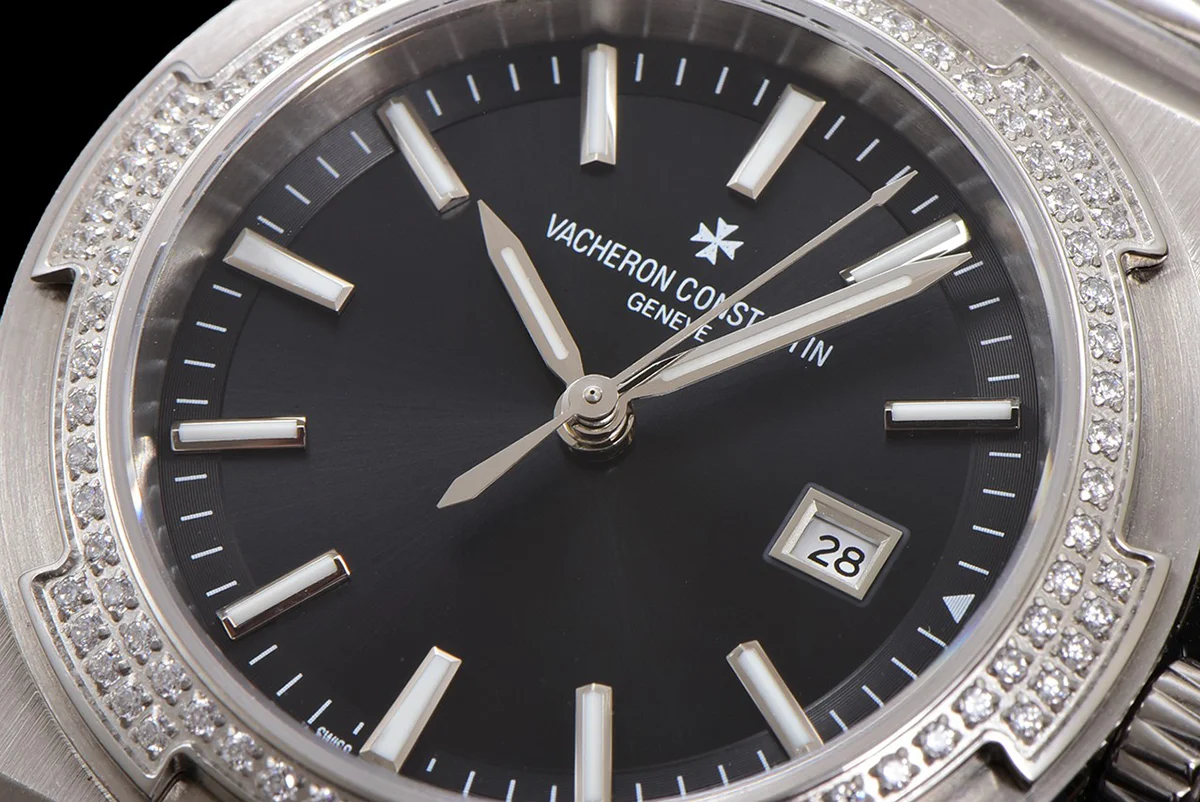 Overseas Black Dial Ref. 4205 35mm in Steel