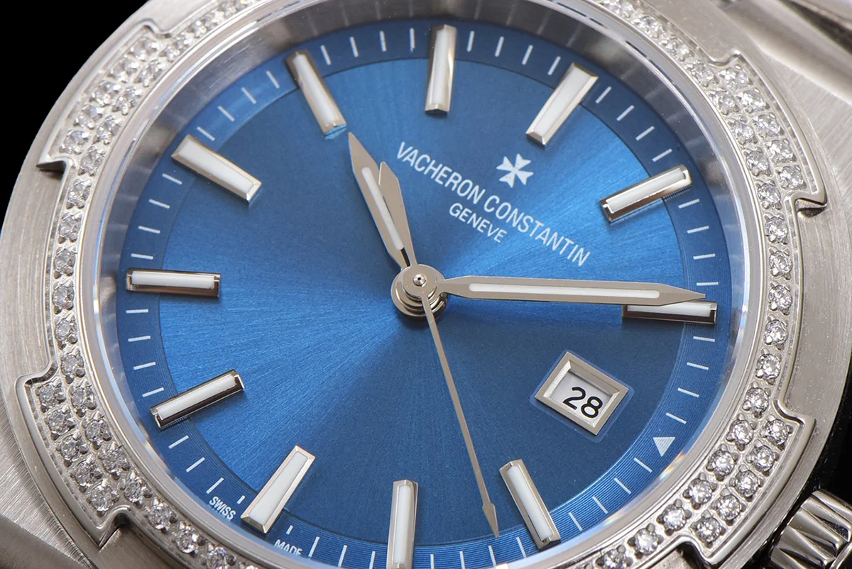 Overseas Blue Dial Ref. 4205 35mm in Steel