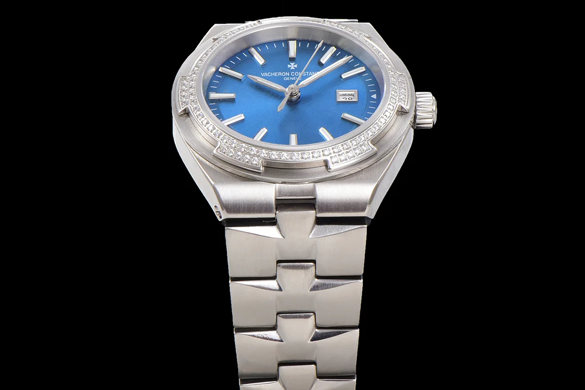Overseas Blue Dial Ref. 4205 35mm in Steel