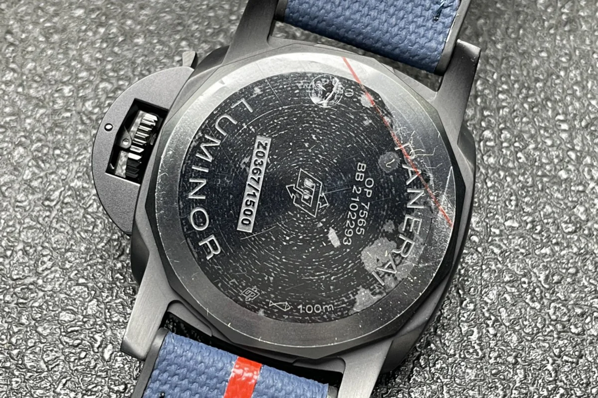 PAM1408 Luminor Quaranta Steel DLC Luna Rossa 40mm