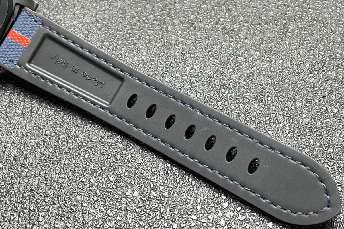 PAM1408 Luminor Quaranta Steel DLC Luna Rossa 40mm