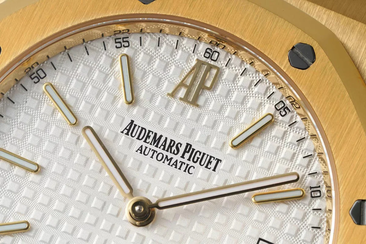 Royal Oak 15202 White Dial in Yellow Gold