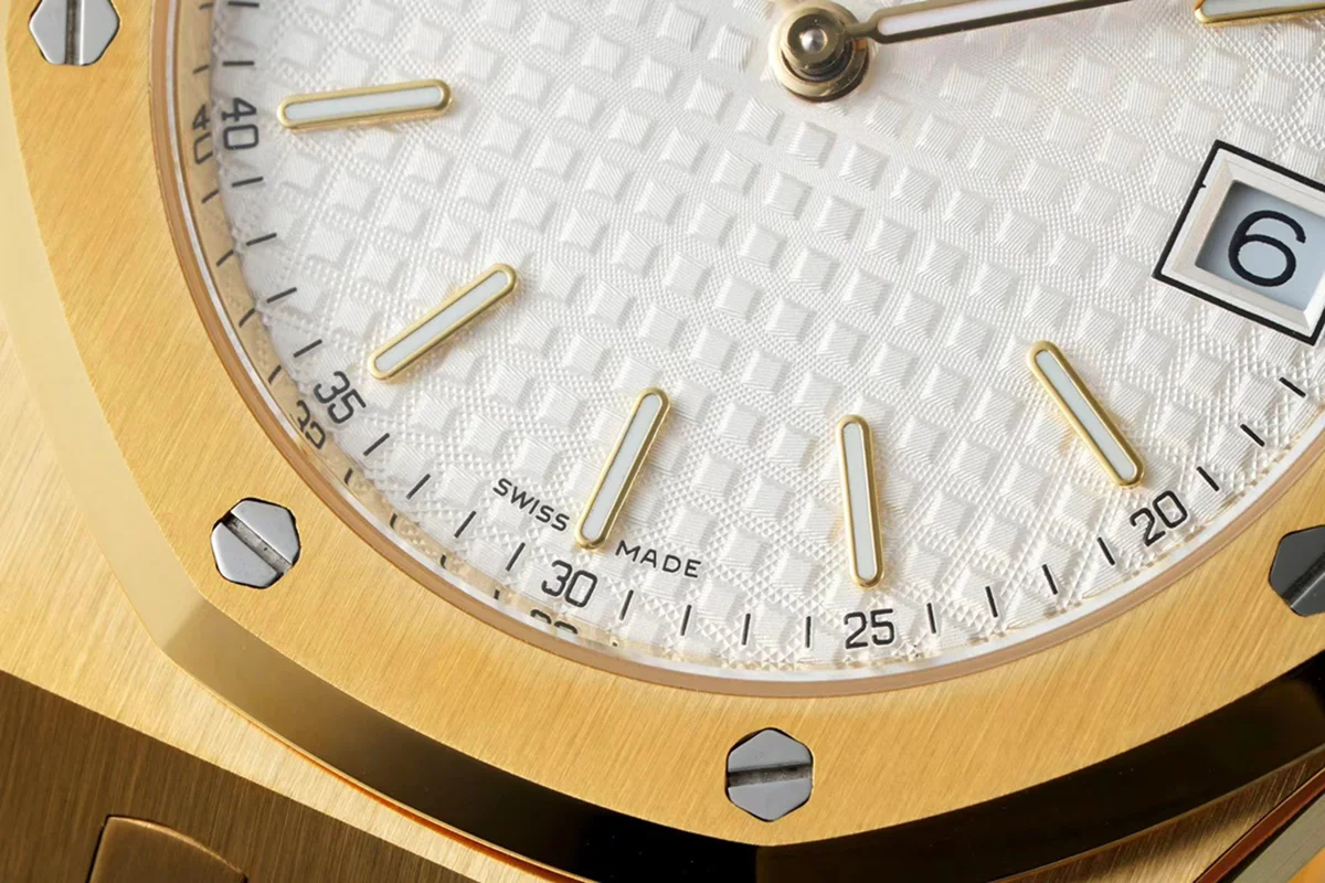 Royal Oak 15202 White Dial in Yellow Gold