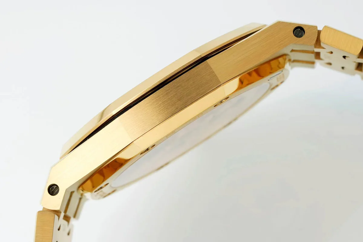 Royal Oak 15202 White Dial in Yellow Gold