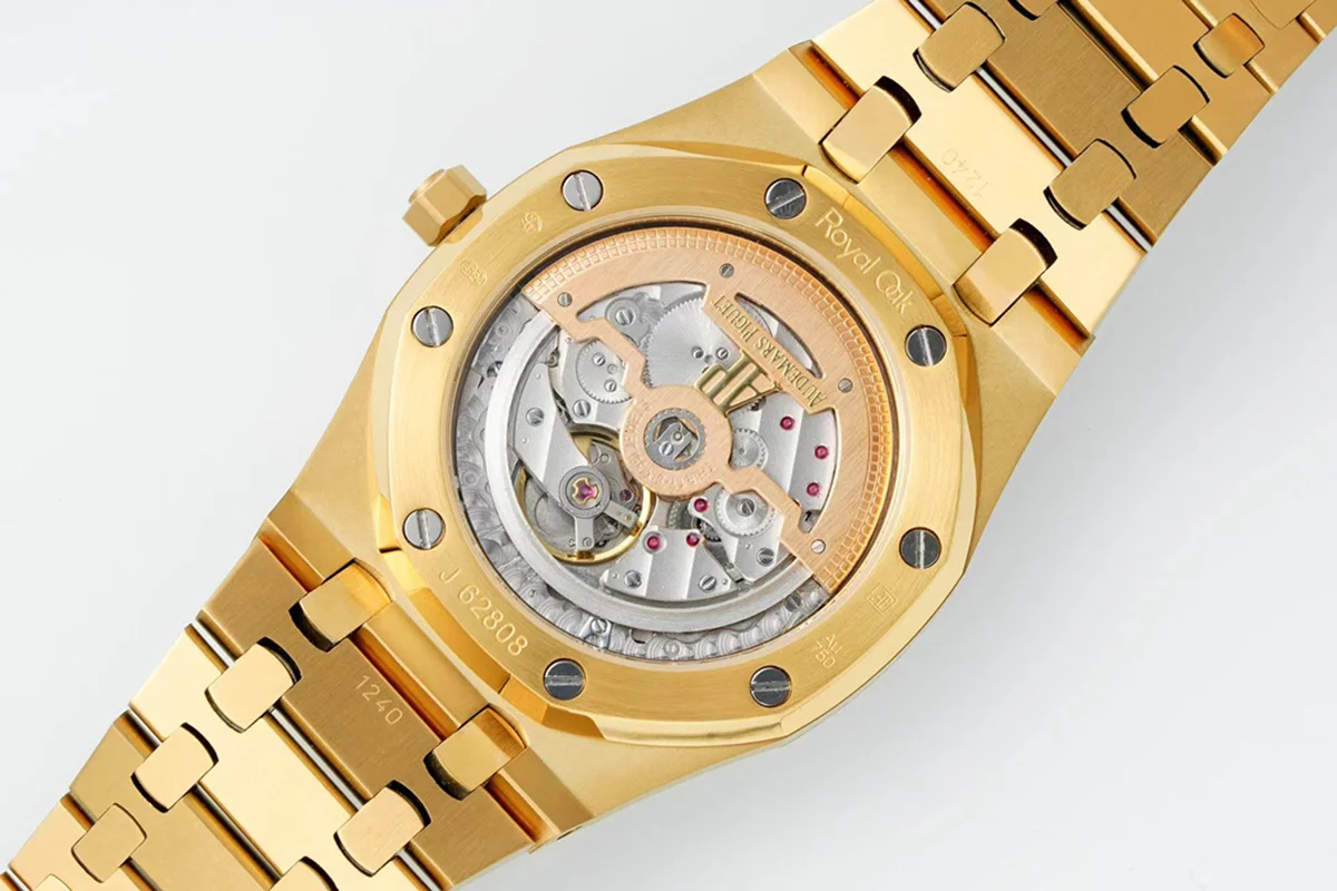 Royal Oak 15202 White Dial in Yellow Gold