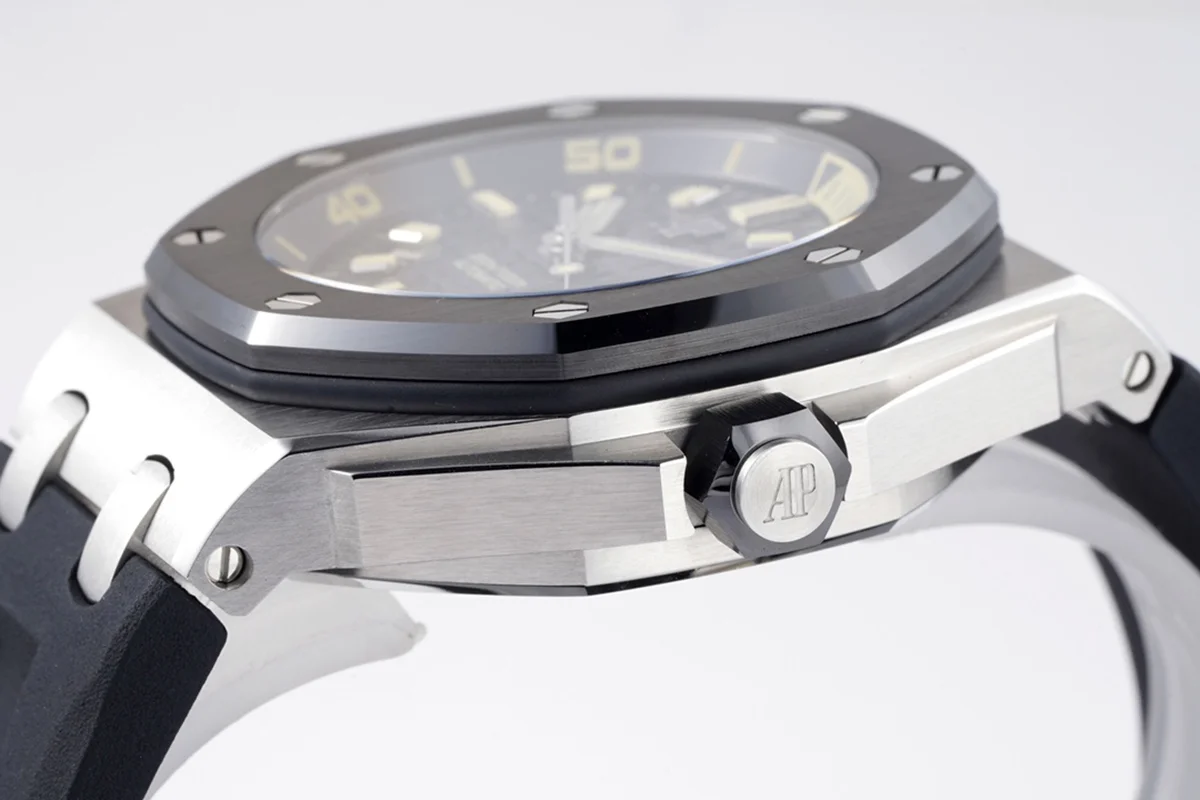 Royal Oak Offshore Diver White Gold Black Dial Ref. 15720CN.OO.A002CA.01