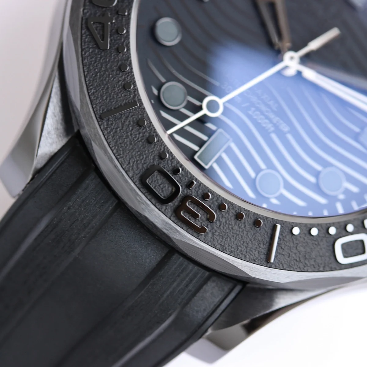 Seamaster Diver 300M Co-Axial Master Chronometer 43.5mm 210.92.44.20.01.003 on Rubber Strap