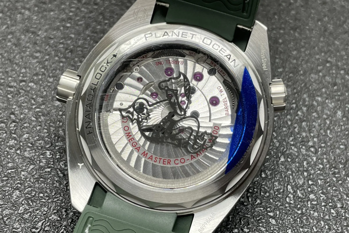Seamaster Planet Ocean 600M 43.5mm White Dial Steel on Rubber Strap