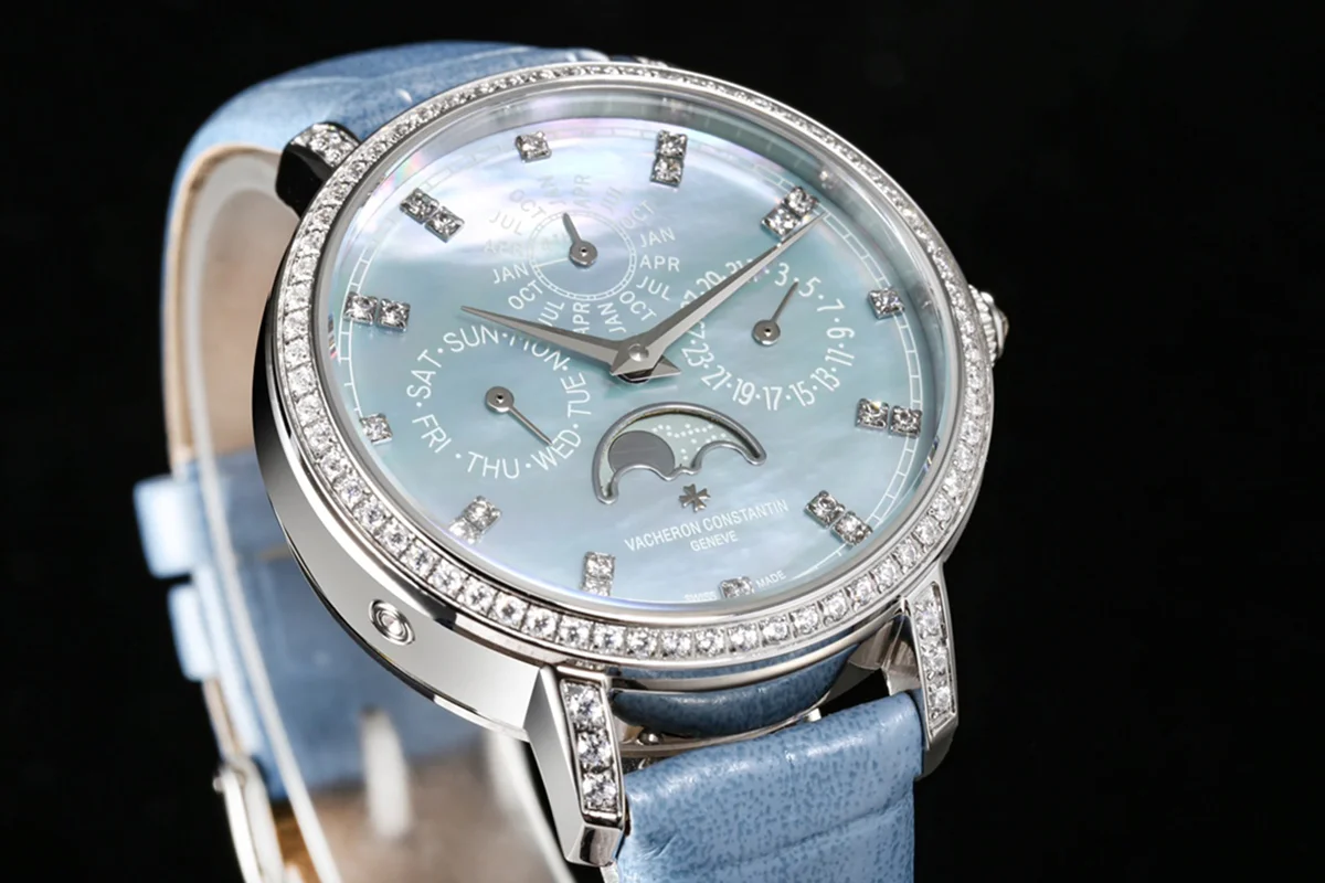Traditionelle Perpetual Calendar Ultra-Thin 4305T/000G-B948 Blue Dial in White Gold