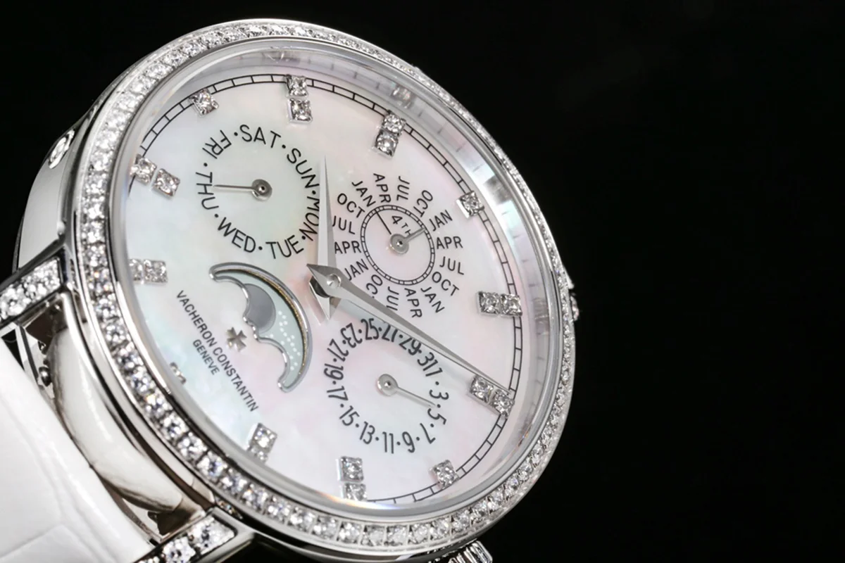 Traditionelle Perpetual Calendar Ultra-Thin 4305T/000G White Dial in White Gold