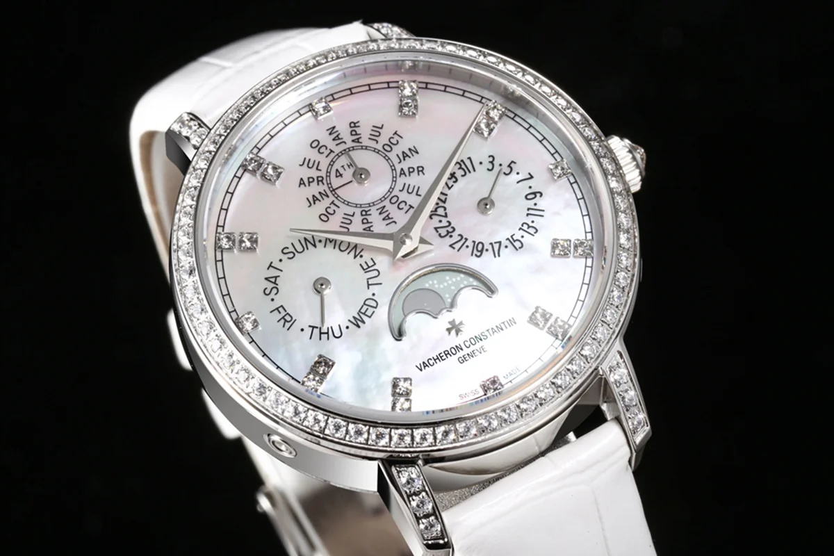 Traditionelle Perpetual Calendar Ultra-Thin 4305T/000G White Dial in White Gold