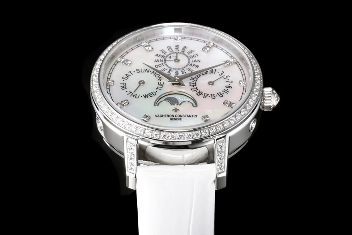 Traditionelle Perpetual Calendar Ultra-Thin 4305T/000G White Dial in White Gold