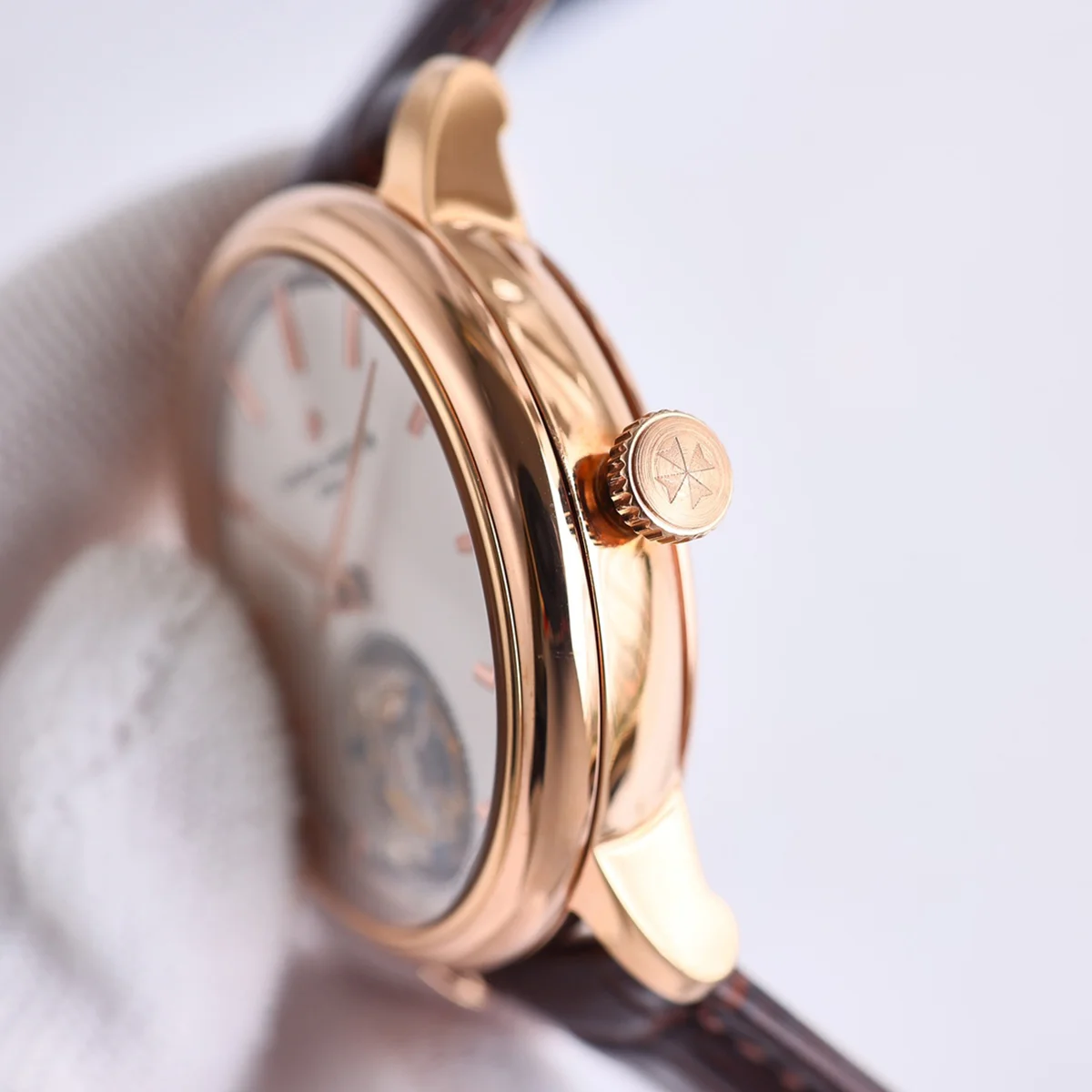 Traditionelle Tourbillon White Dial in Rose Gold